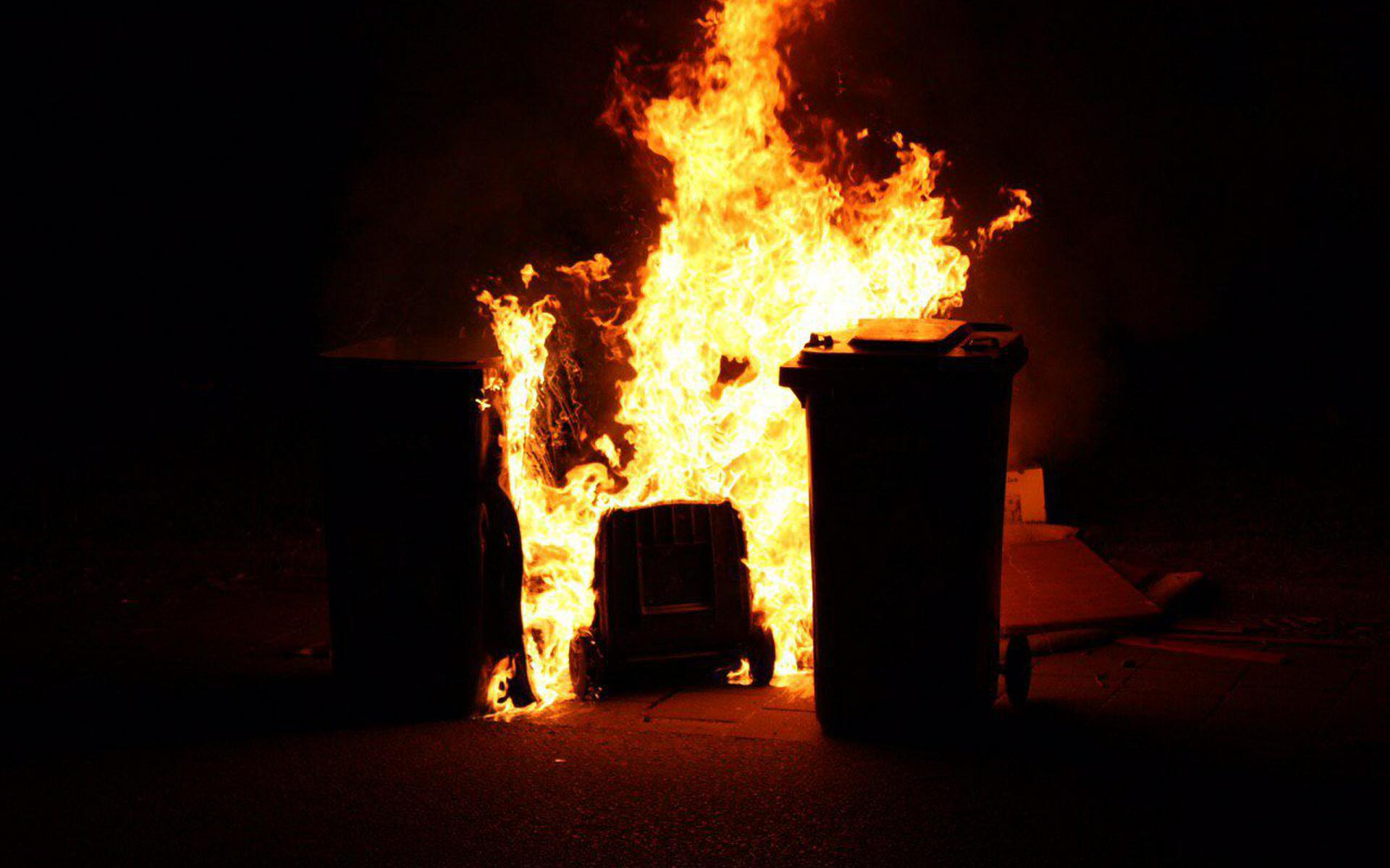 Afvalcontainers afgebrand in Emmen.