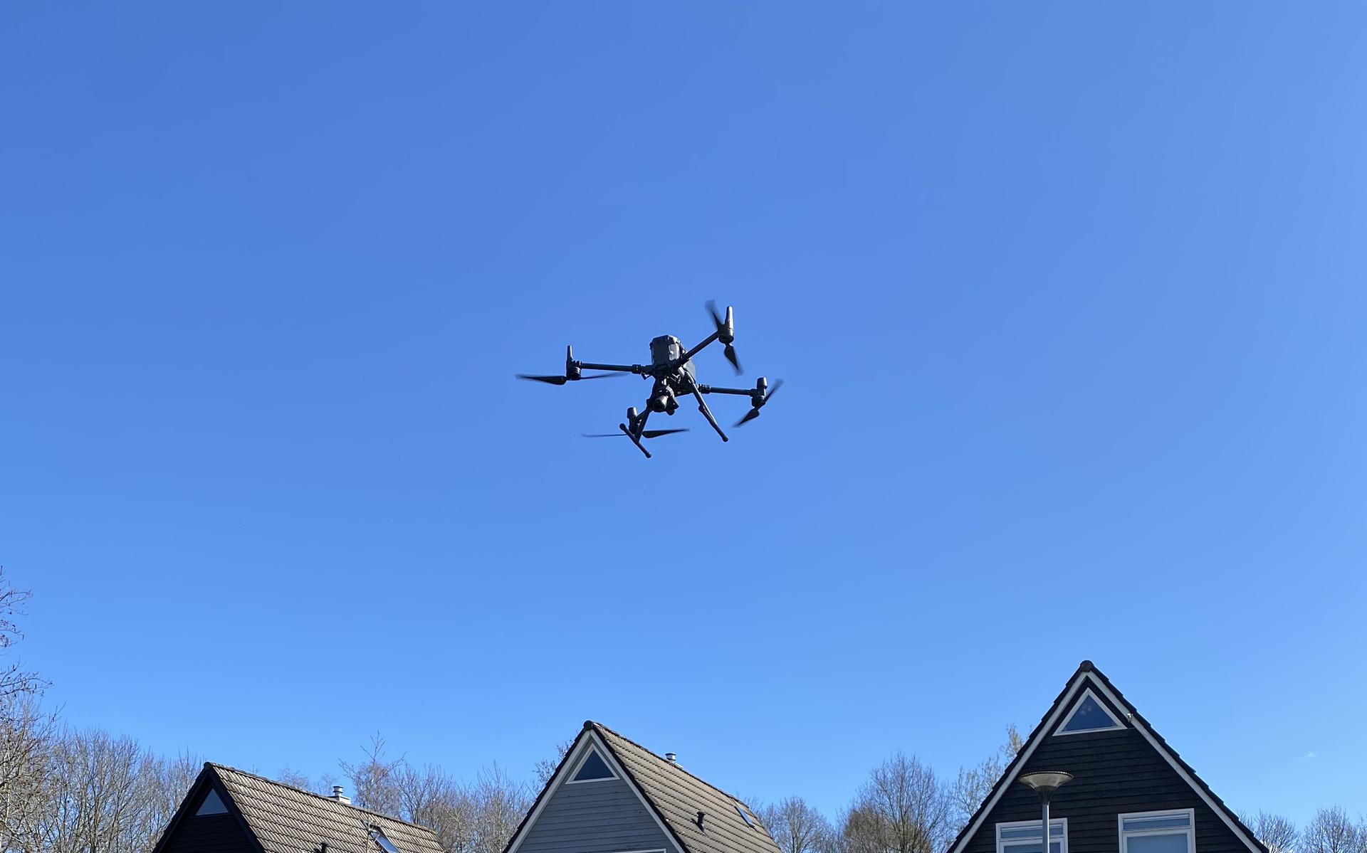 De drone die voor Lefier daken inspecteert.