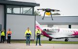 De eerste officiële vlucht met een drone uitgevoerd op een gecontroleerde luchthaven in Nederland. 