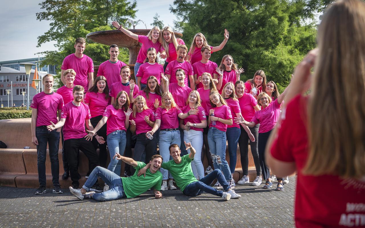 Met z'n allen klaar voor het academisch jaar. Met z'n allen klaar voor het academisch jaar.