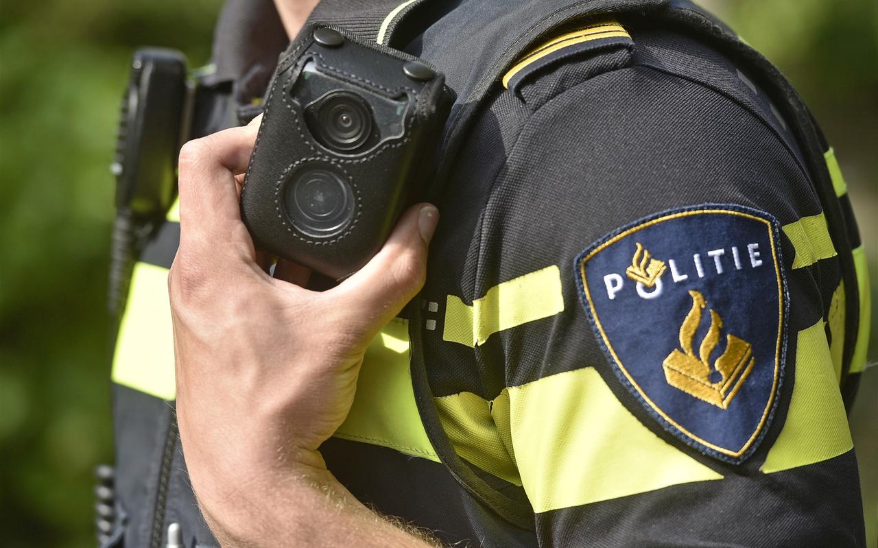 De politie is enthousiast over de bodycam, maar wat betekent die voor de privacy van het publiek? Foto: ANP De politie is enthousiast over de bodycam, maar wat betekent die voor de privacy van het publiek? Foto: ANP