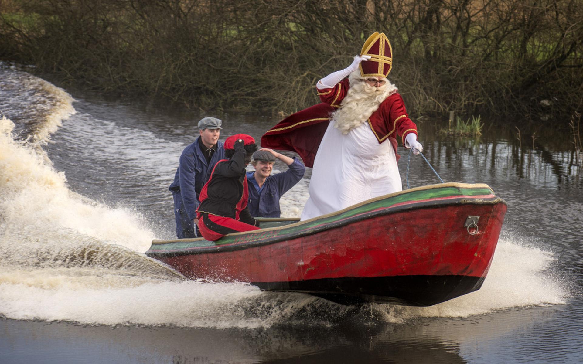 Sinterklaas met Kameleonboot naar - Dagblad het Noorden