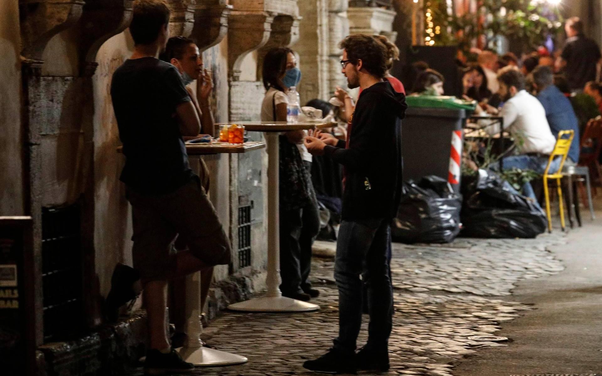 Italië zoekt vrijwilligers die toezien op social distancing