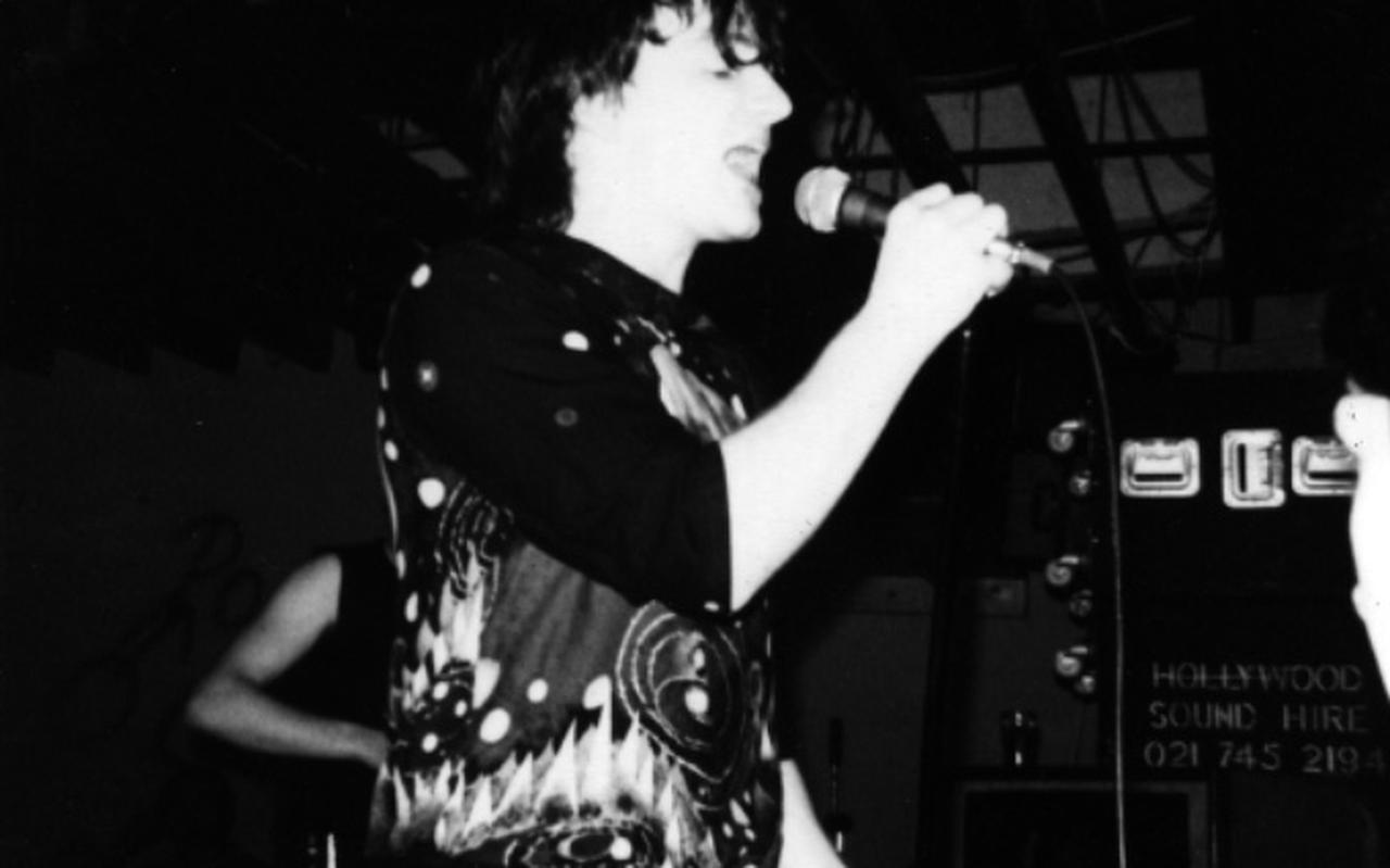 Zanger Bono van U2 in 1980. Zanger Bono van U2 in 1980.