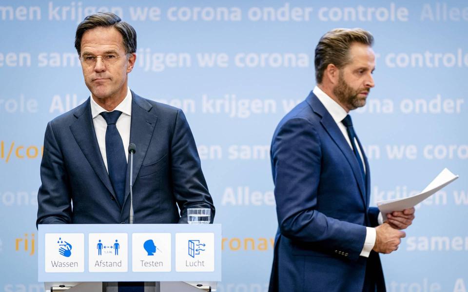 Mark Rutte en Hugo de Jonge tijdens een eerdere persconferentie over de coronamaatregelen.
