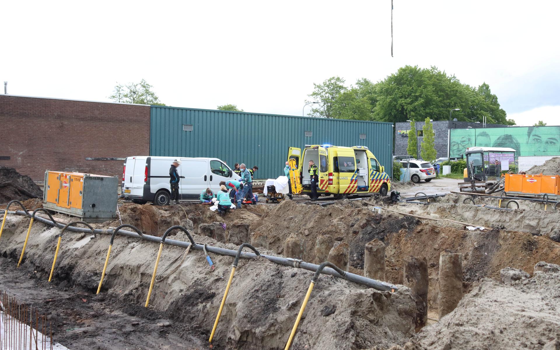 Bouwvakker raakt gewond door vallend betonblok in Klazienaveen - Dagblad van het Noorden