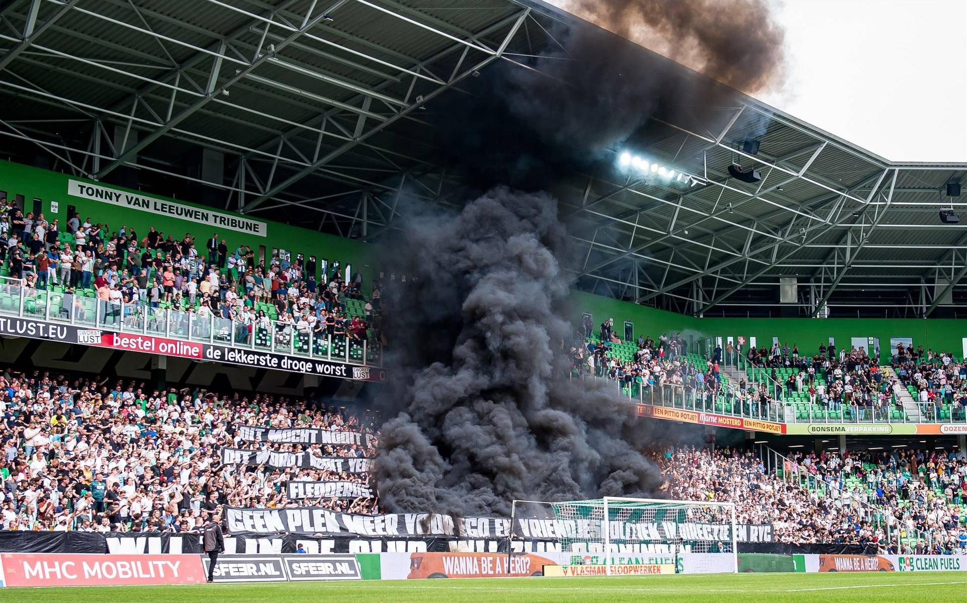 Rookbommen in de Euroborg.