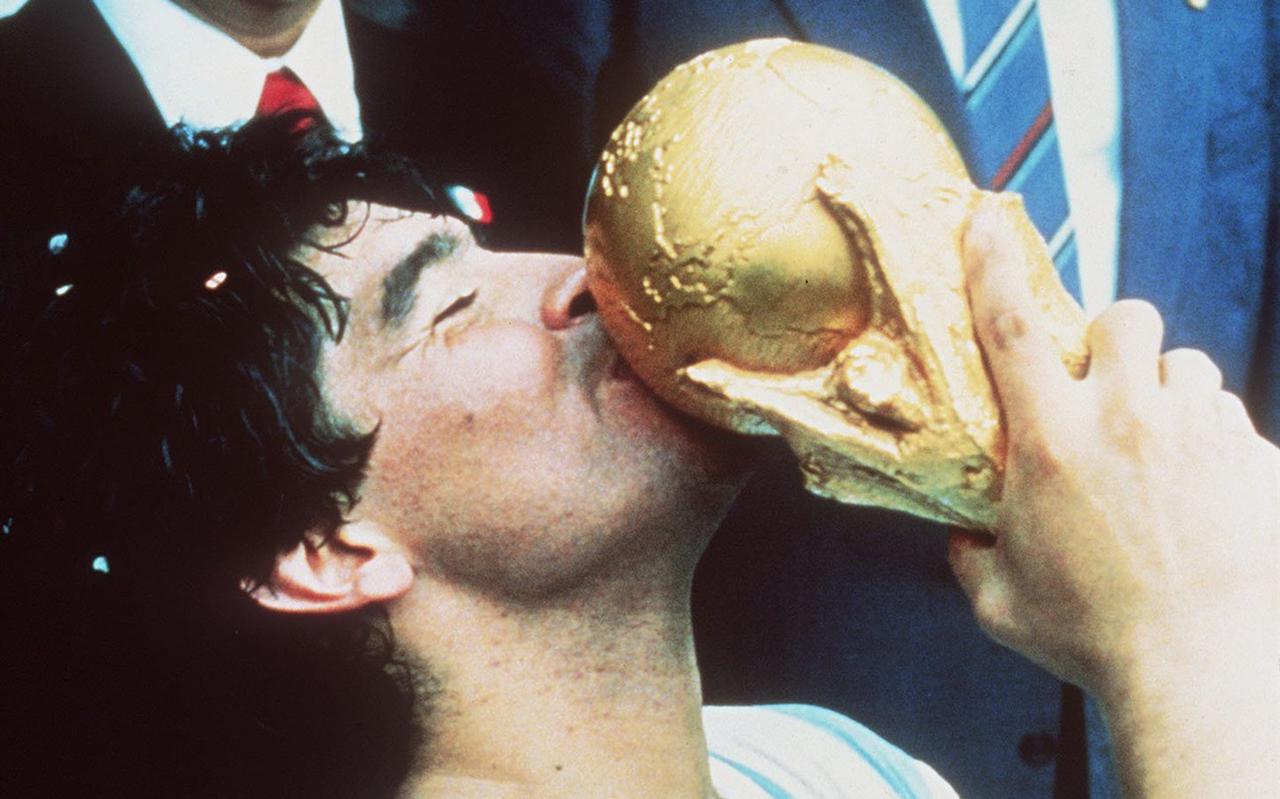 Lesmond Prinsen bewaart warme herinneringen aan het door Argentinë gewonnen WK voetbal  van 1986. 