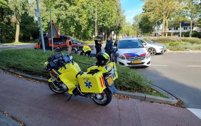 Scooterrijder gewond na botsing met auto in Lewenborg.
