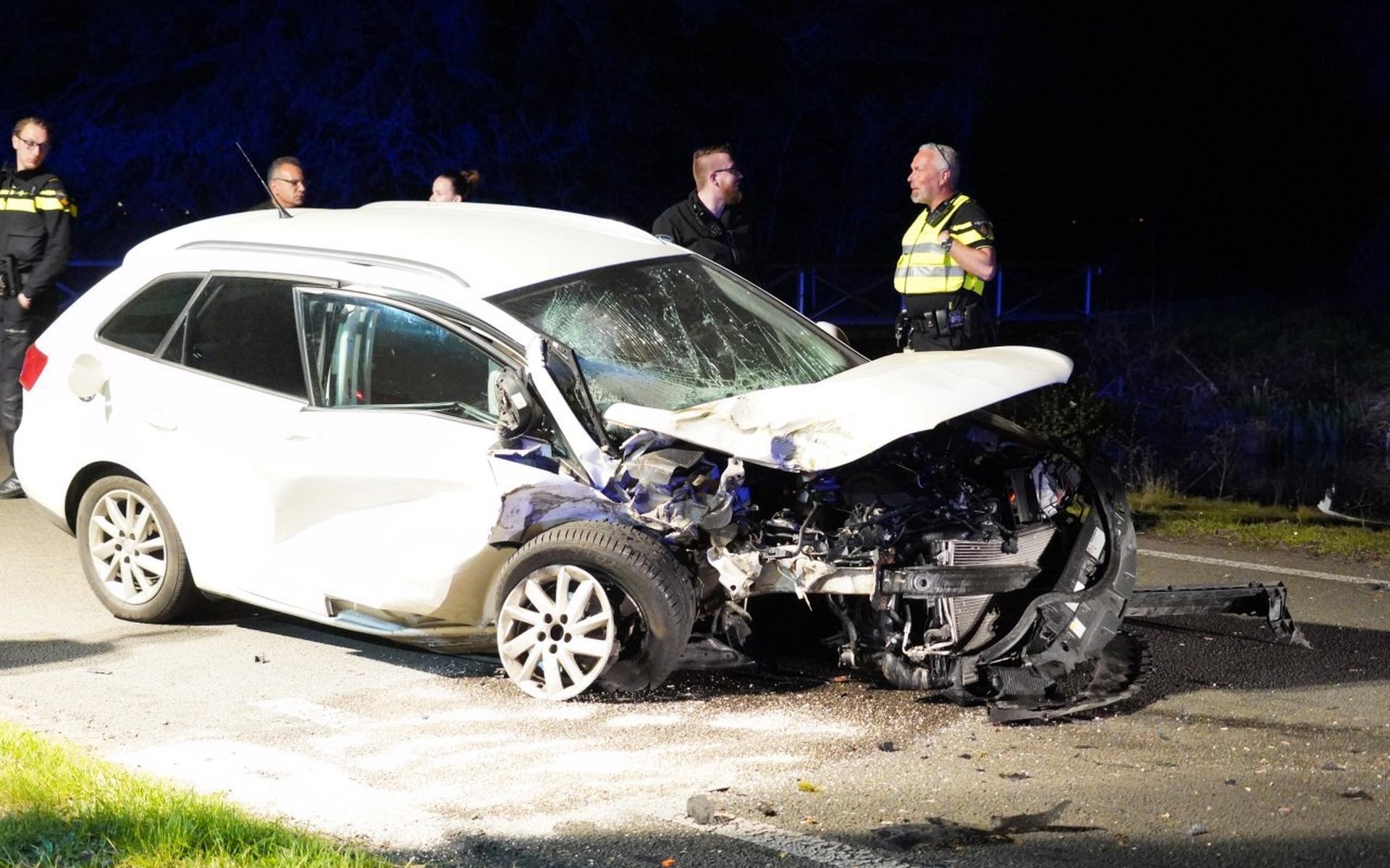 Automobilist gewond bij botsing tegen boom in Valthermond (maar kruipt zelf uit het wrak) - Dagblad 