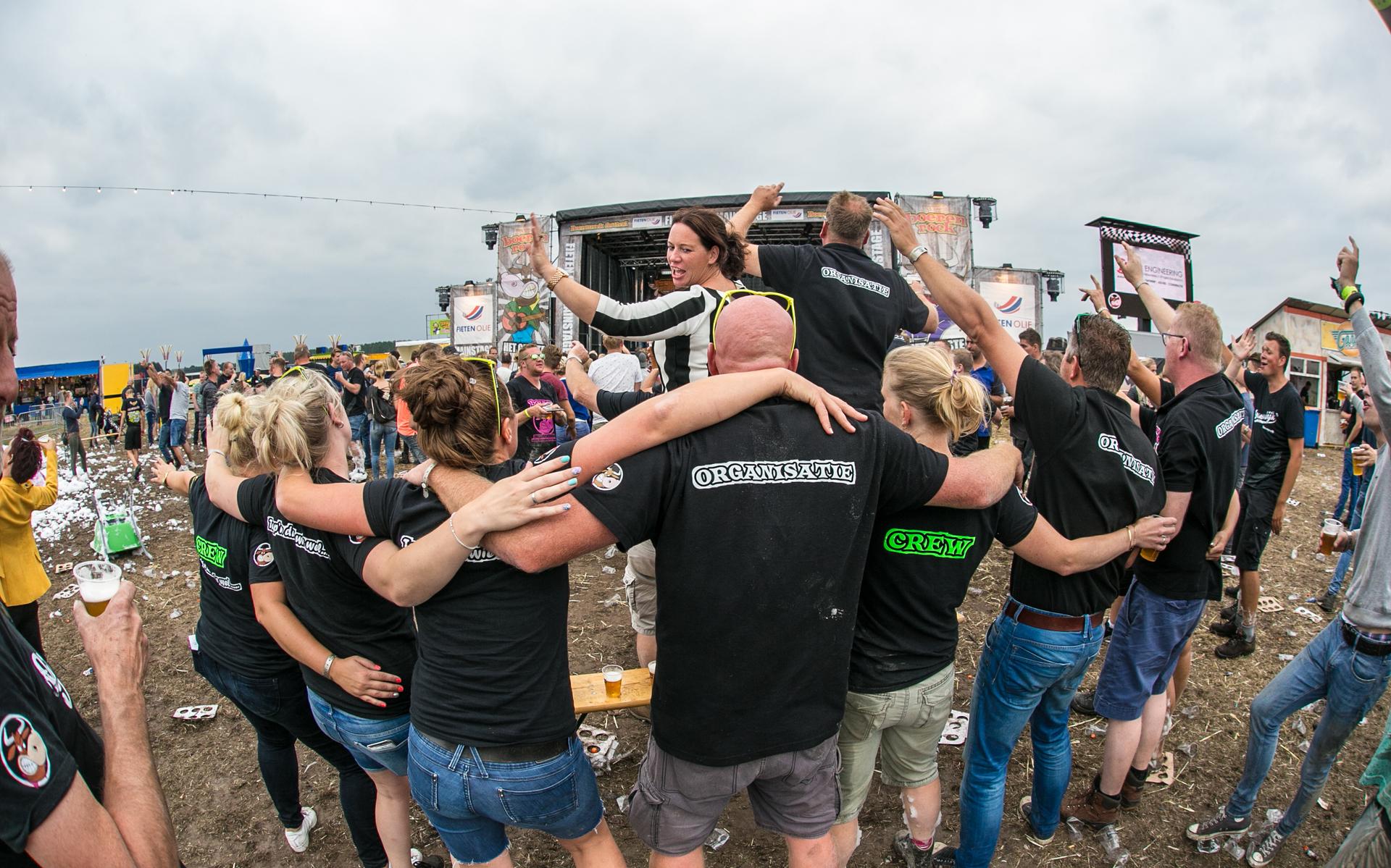 Deze taferelen zijn dit jaar niet te zien op het Boerenrock festival in Drouwenermond.
