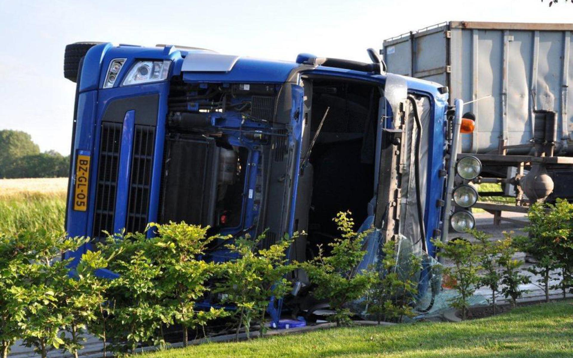 Vrachtauto Met Mest Kantelt In Loppersum - Dagblad Van Het Noorden