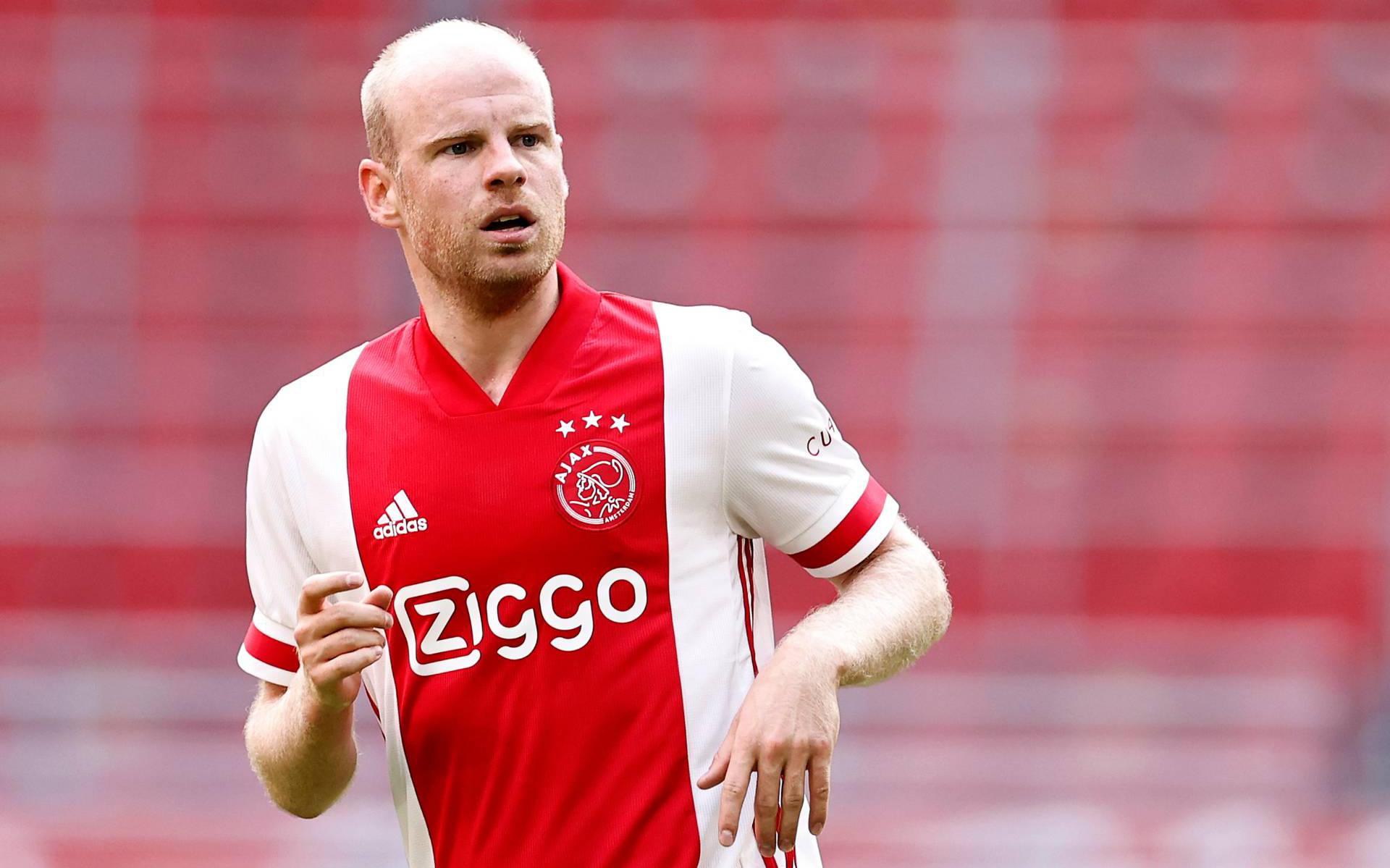 Klaassen viert rentree bij Ajax met strafschop a la Neeskens