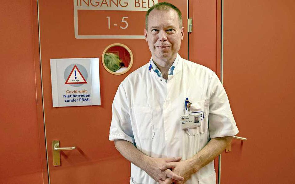 Hoofdintensivist prof.dr. Peter van der Voort (UMCG) toont de hevige strijd tegen covid in ’zijn’ ziekenhuis.