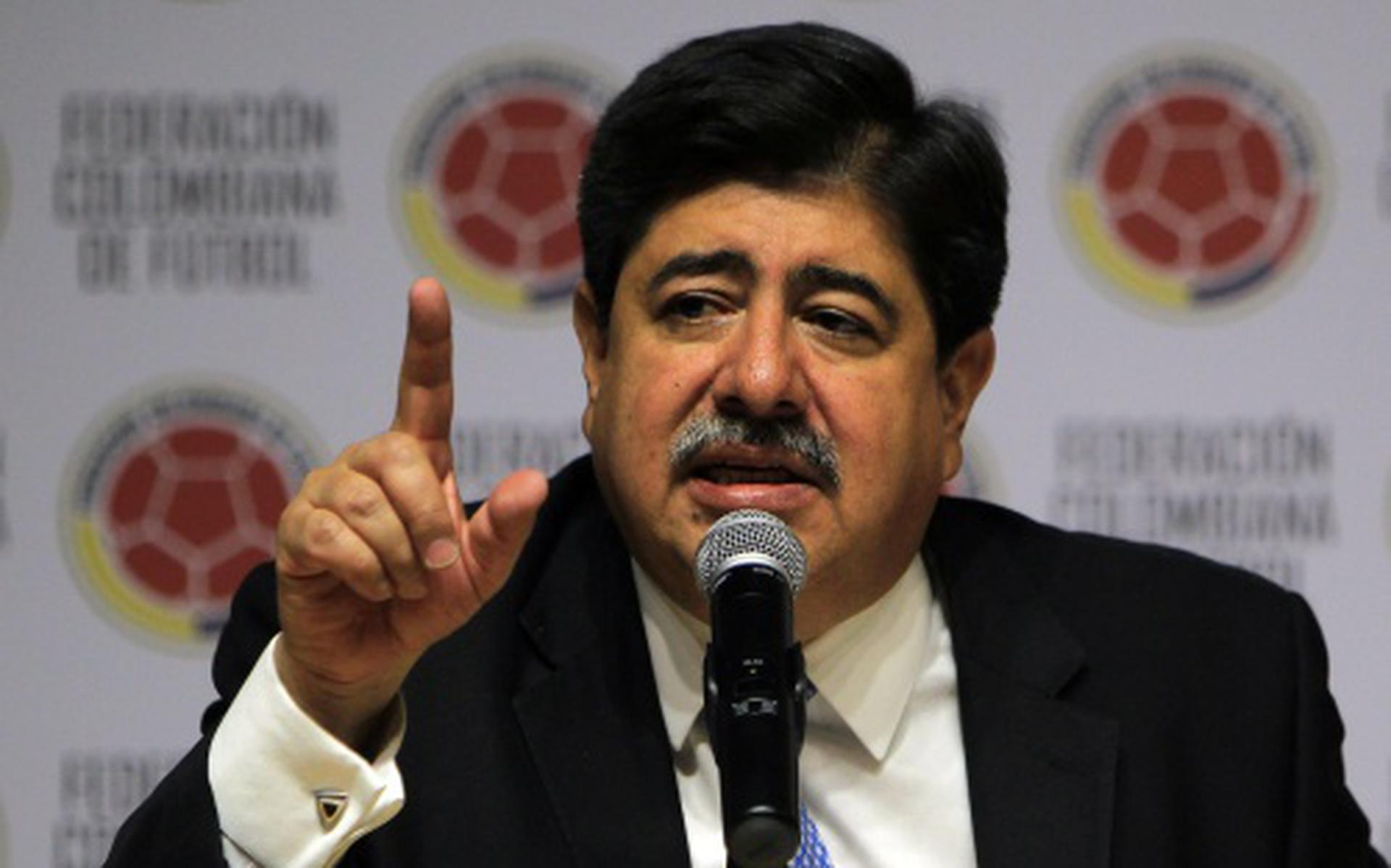 FIFA wil weer twee voetbalbazen royeren