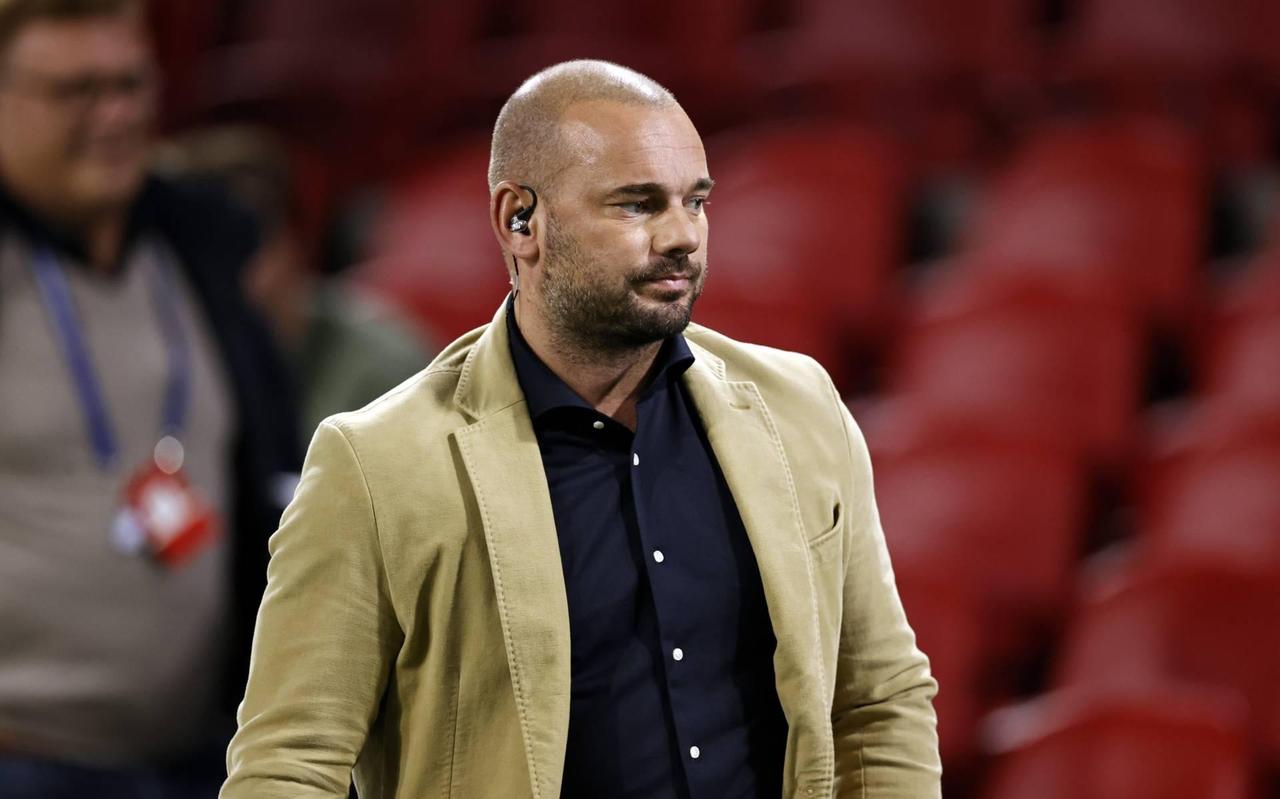 Wesley Sneijder ziet hoe DHSC wint van HZVV Wesley Sneijder ziet hoe DHSC wint van HZVV