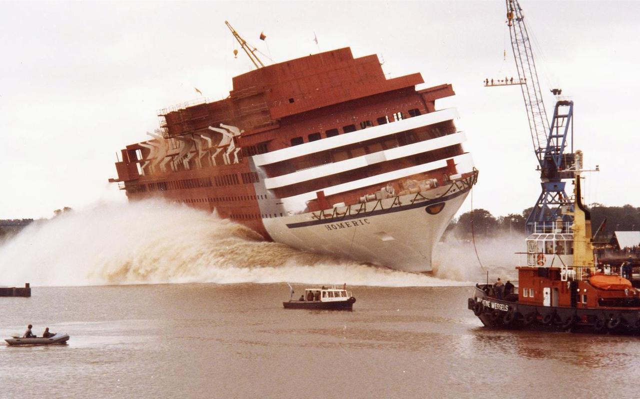 1985: Het eerste luxe cruiseschip van de Meyer Werft, Homeric, loopt van stapel in Papenburg.