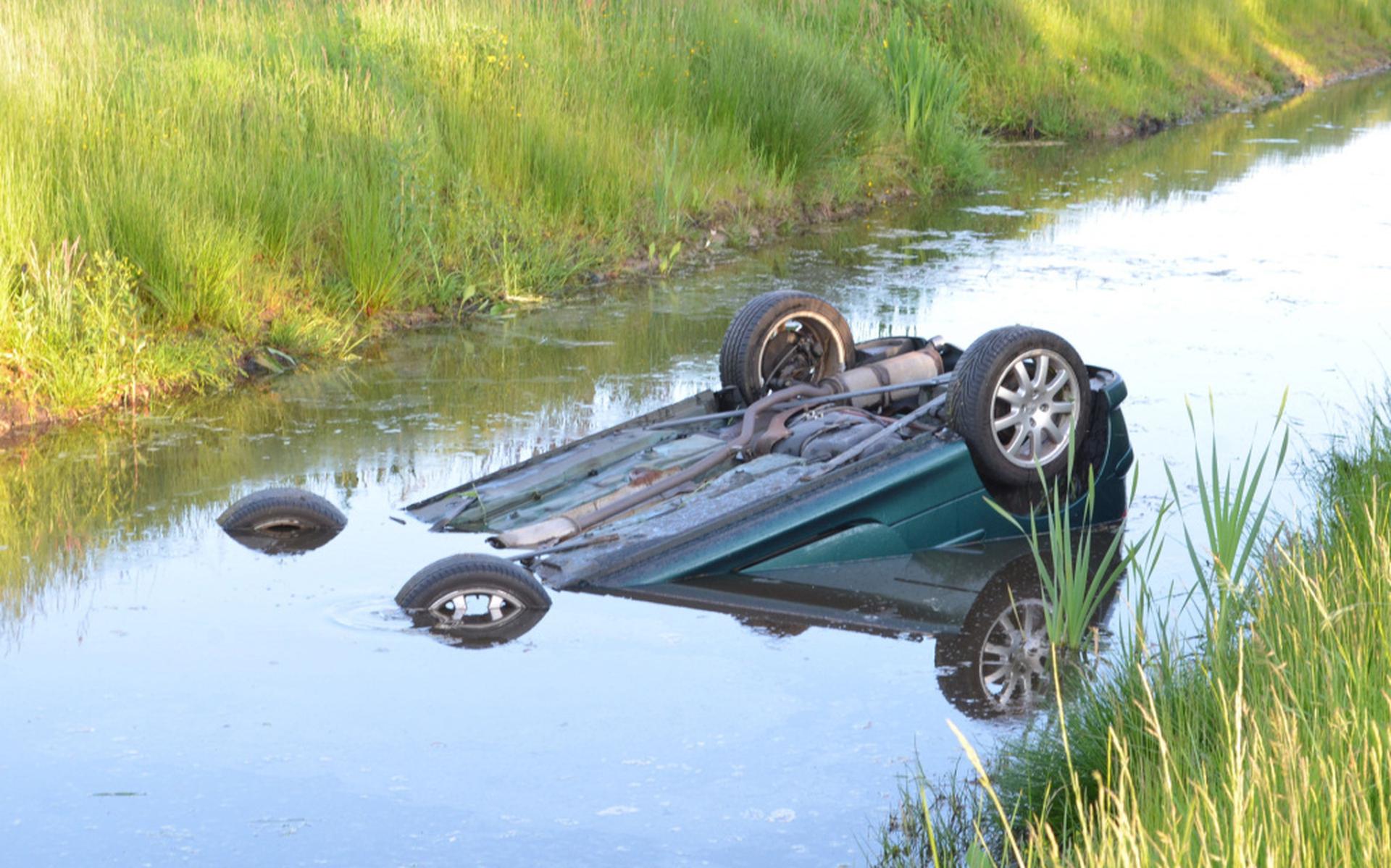 Auto Belandt In Sloot Bij N33 - Dagblad Van Het Noorden