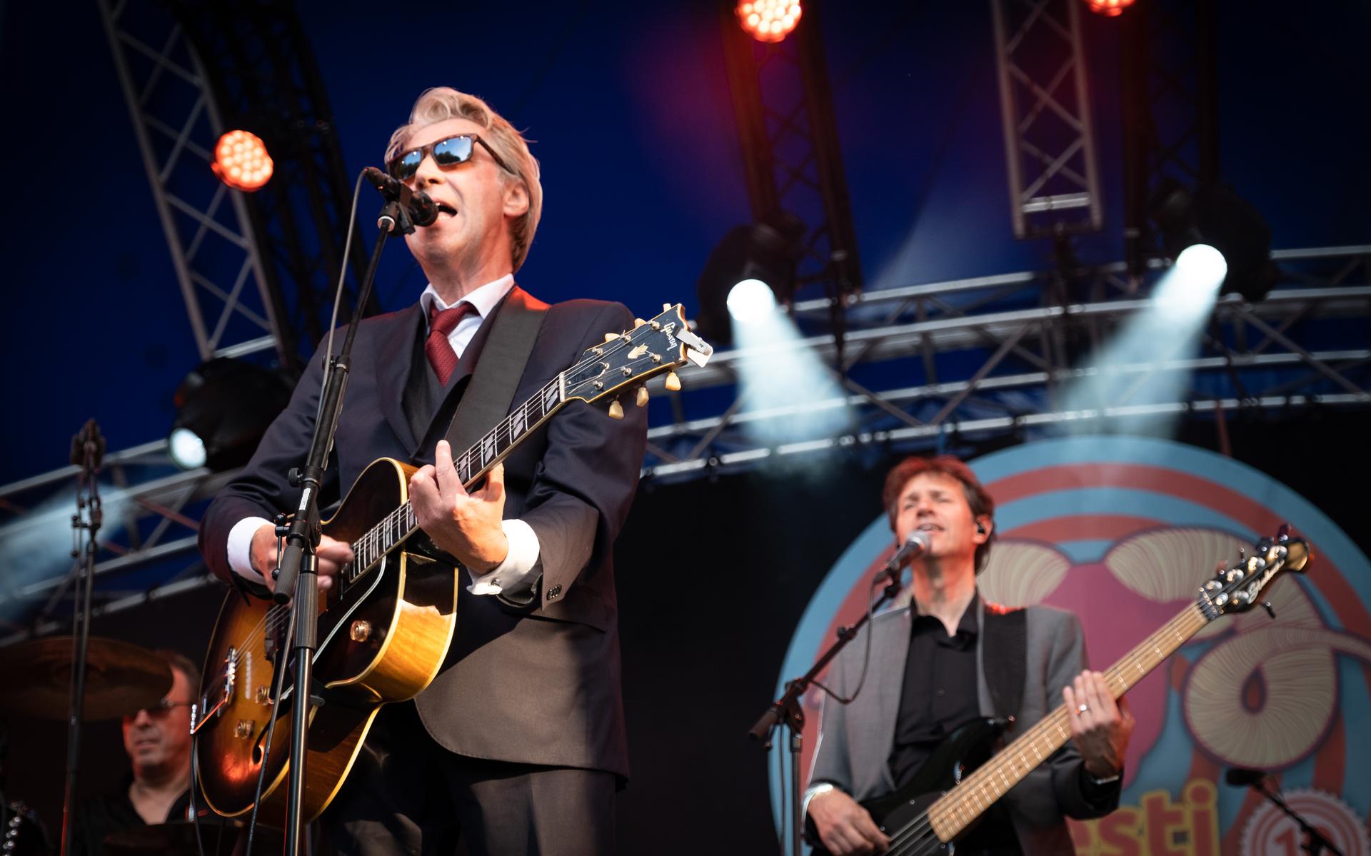 Frank Boeijen opende met zijn band het 10e Festival Der Aa op de Brink in Zuidlaren.