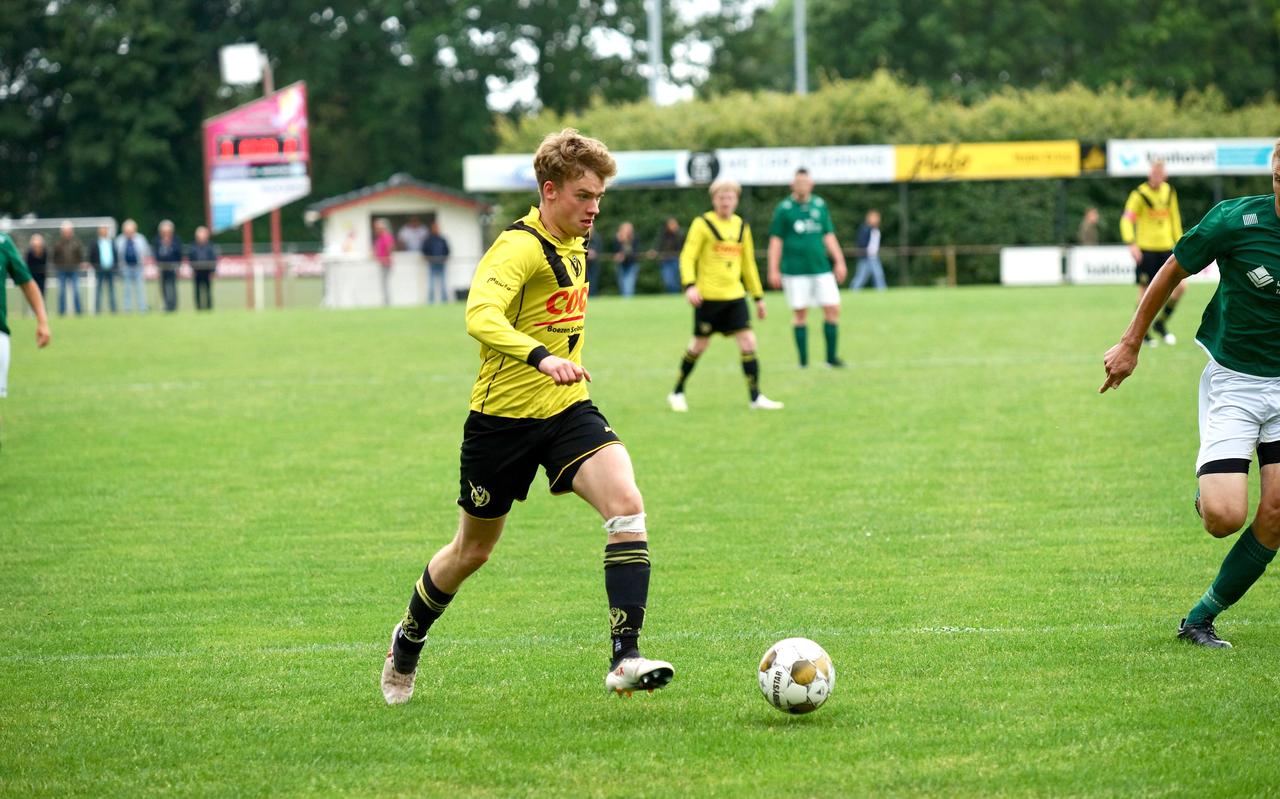 KSC-aanvaller Jelger Schepers (21) in actie tijdens zijn beste wedstrijd van het afgelopen seizoen. KSC-aanvaller Jelger Schepers (21) in actie tijdens zijn beste wedstrijd van het afgelopen seizoen.