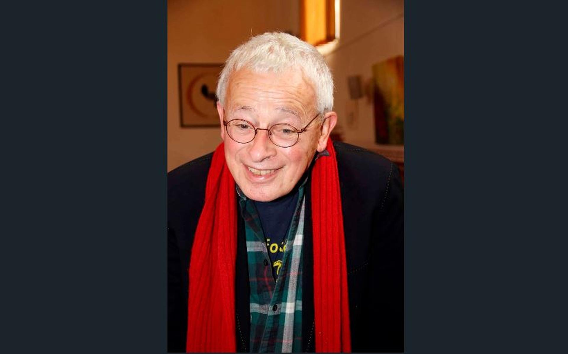 In memoriam: dominee Frans Brinkman uit Odoornerveen. Vakantiegangers die de kerk van Odoorn binnens