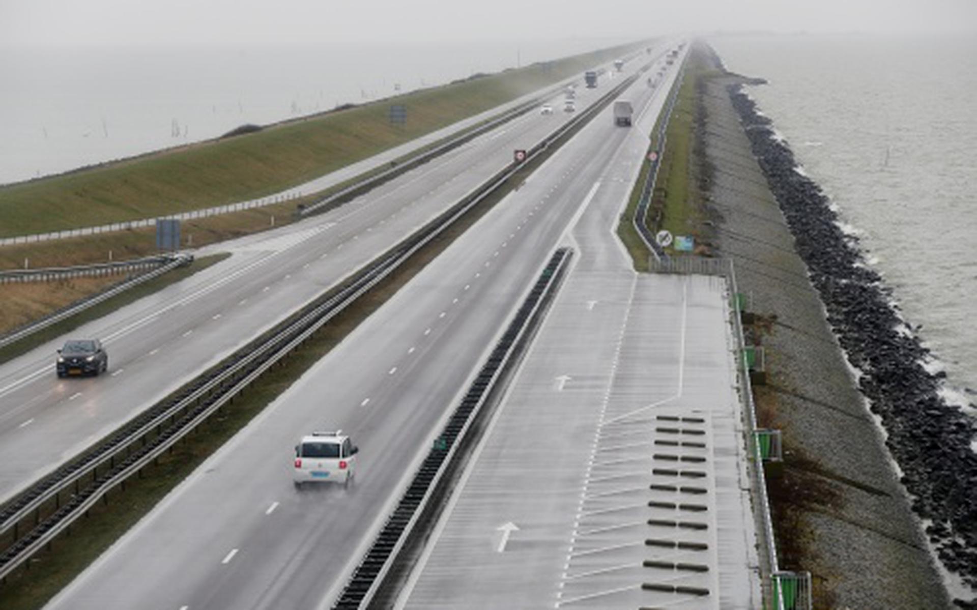 Verkeer op Afsluitdijk rijdt weer