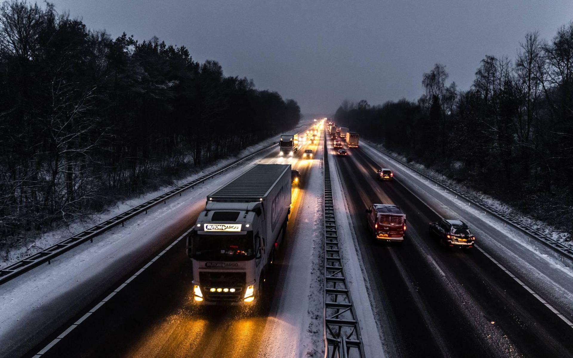 KNMI Waarschuwt Voor Gladheid, Plaatselijk Ook Dichte Mist - Dagblad ...