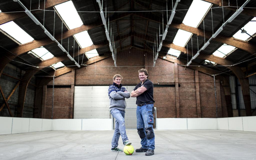 Balletje trappen in een kooi zonder rust - Dagblad van het Noorden