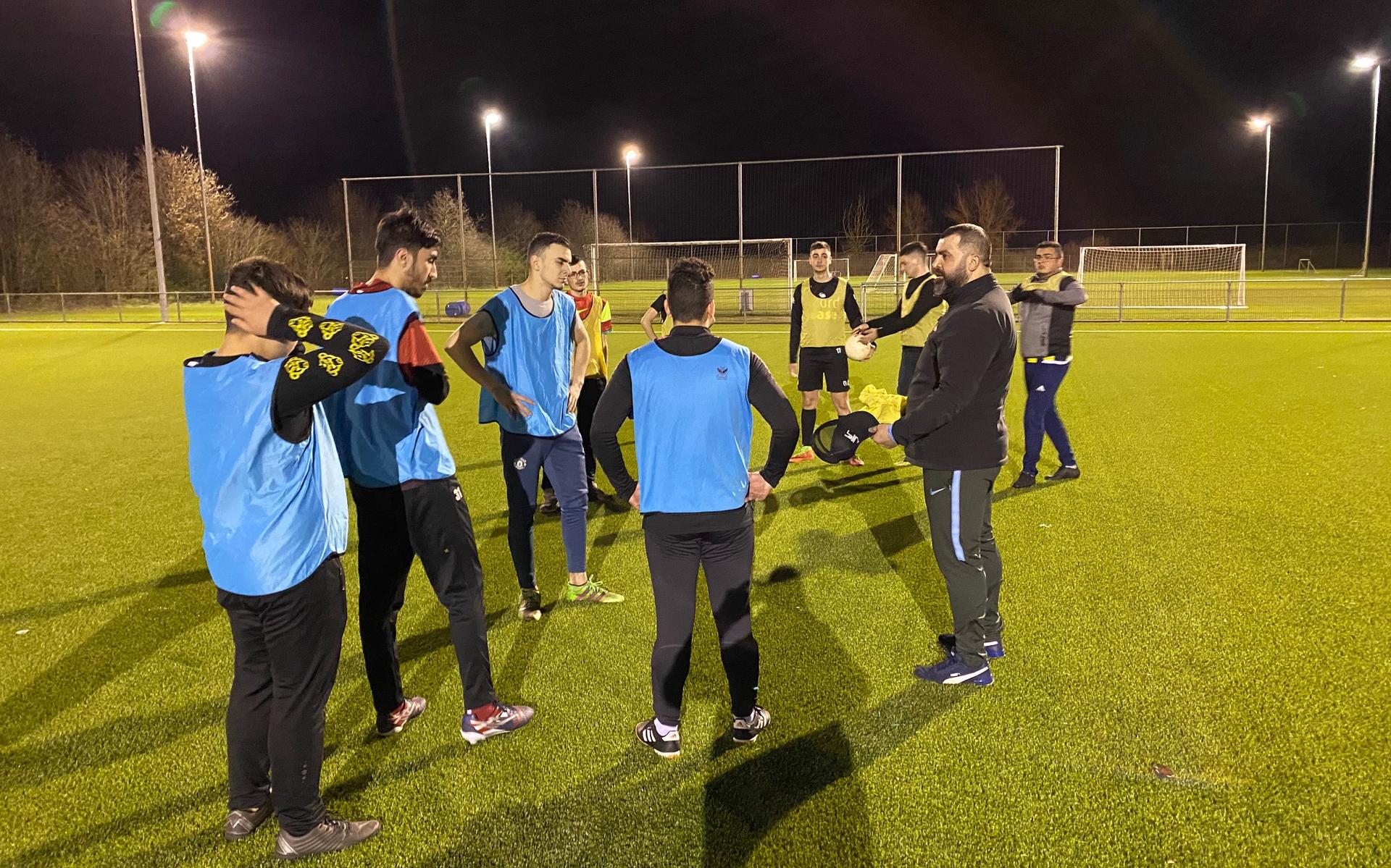 Sc Angelslo ‘adopteert’ voetballende Catch-jongeren uit Emmen