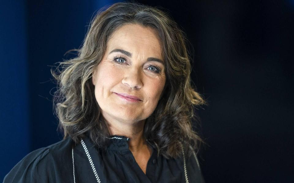Dione de Graaff voorlopige vervanger Tom Egbers bij Andere Tijden.
