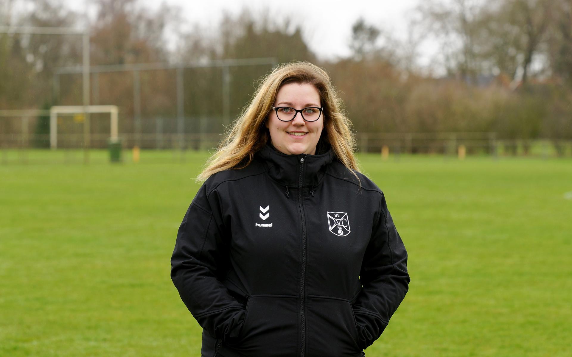 Lyonne van der Lans (23) is naast teamleidster en secretaris bovenal een echte clubvrouw van DVC ’59.