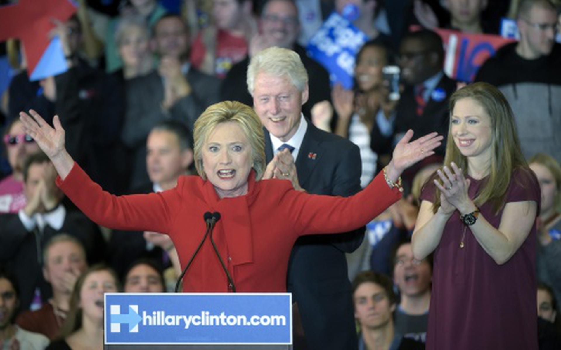 Clinton wint voorverkiezing Democraten Iowa