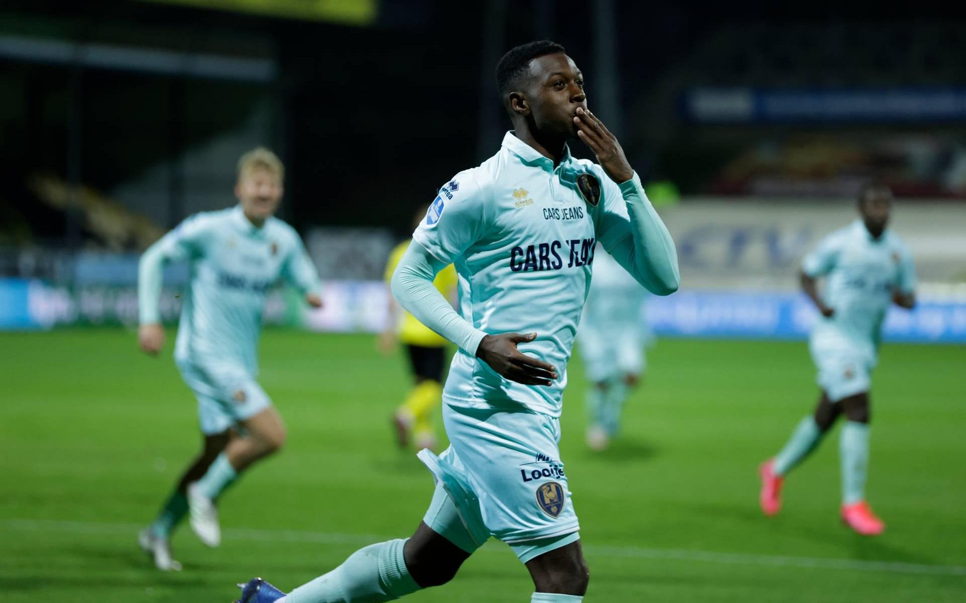 ADO Den Haag pakt bij VVV-Venlo in extra tijd eerste zege