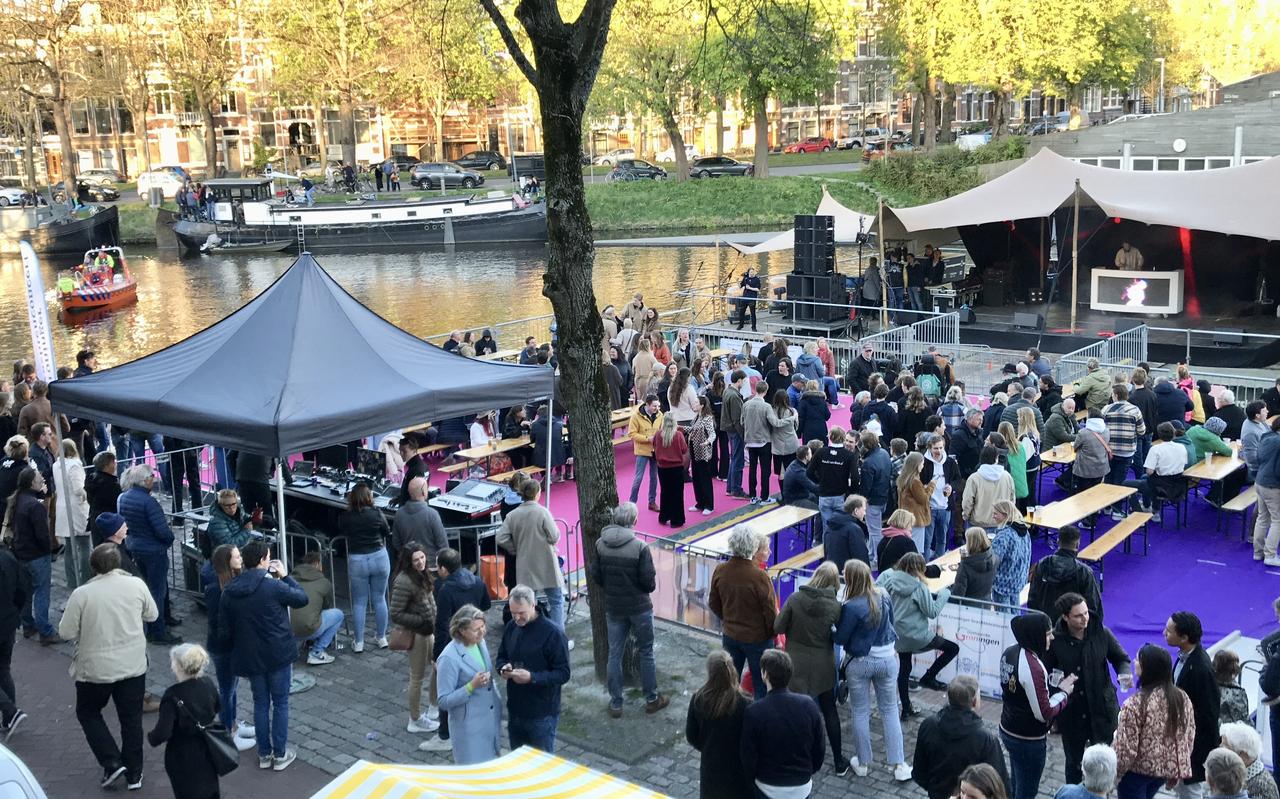Het grachtenconcert werd door enkele honderden mensne bezocht.