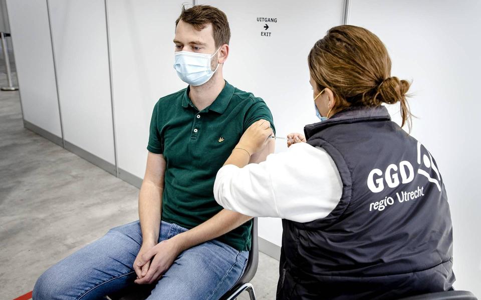 RIVM: coronavaccins beschermen ook tegen overdracht Delta-variant.