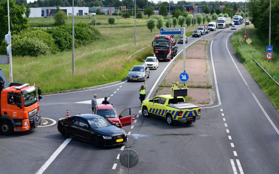 Ongeluk op A1 tussen Hengelo en Oldenzaal, twee rijstroken afgesloten.