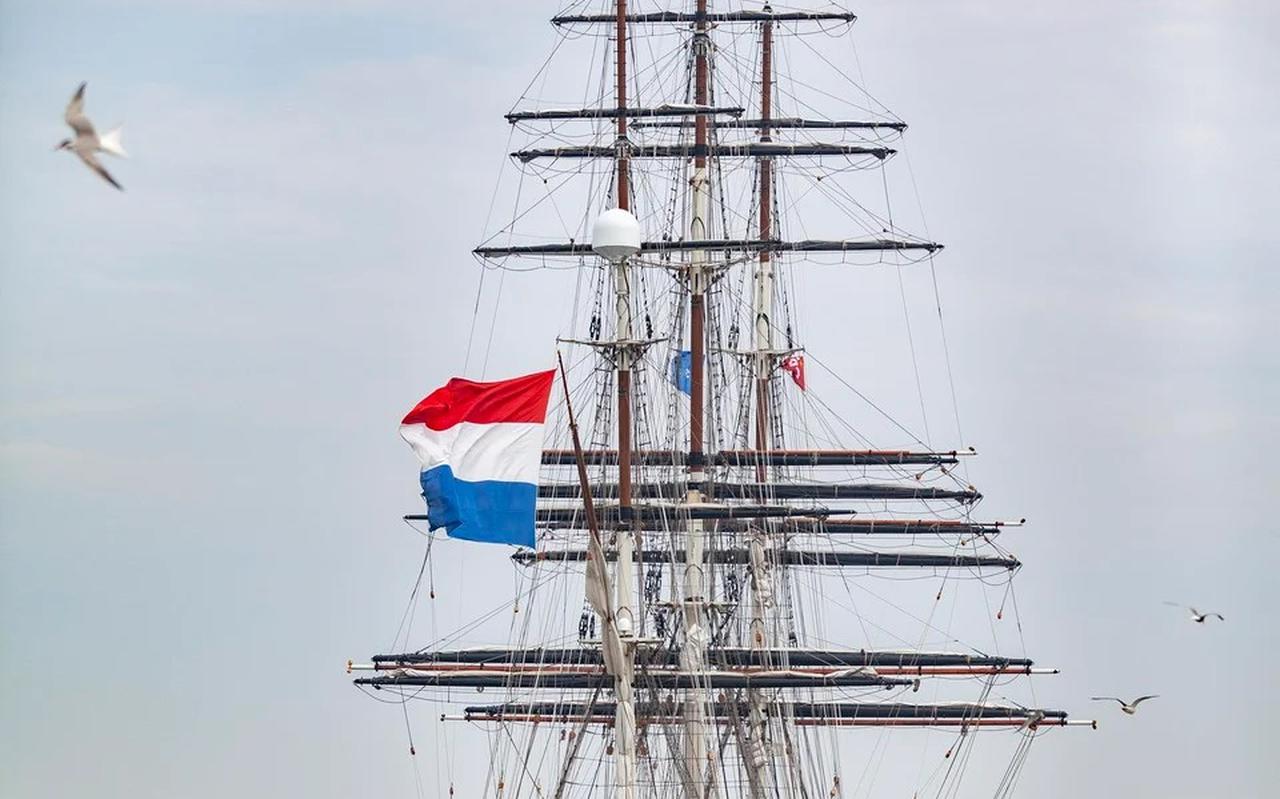 De Stad Amsterdam was een van de schepen die op de Reede van Texel lagen tijdens Sail Den Helder in 2013.