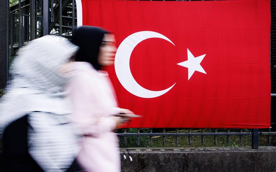 Turkse stembureaus open voor slotronde presidentsverkiezing.