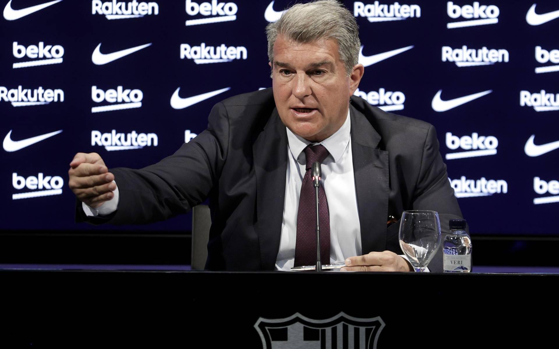 Laporta Maakt Excuses En Roept Fans Barcelona Op Terug Te Komen ...