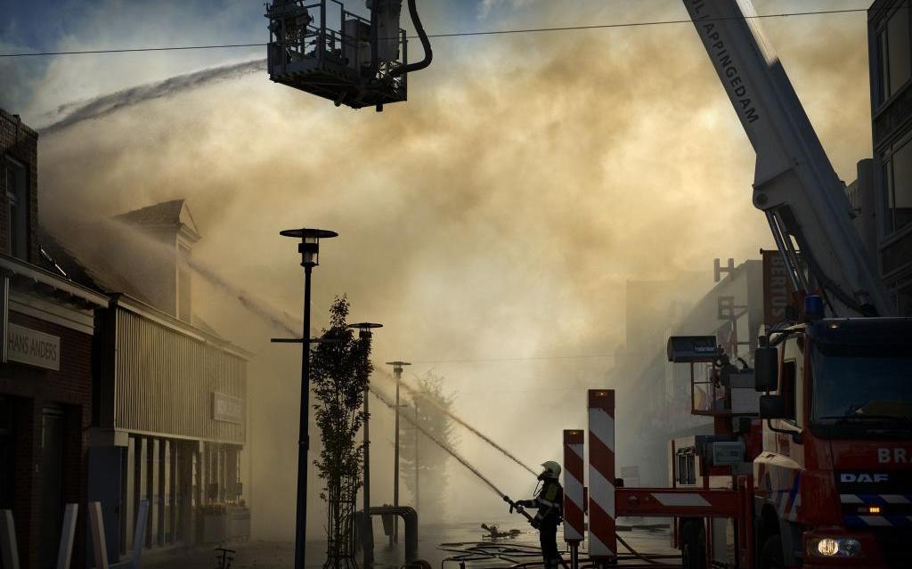 Rook van heidebrand net zo gevaarlijk als van chemische brand - Dagblad