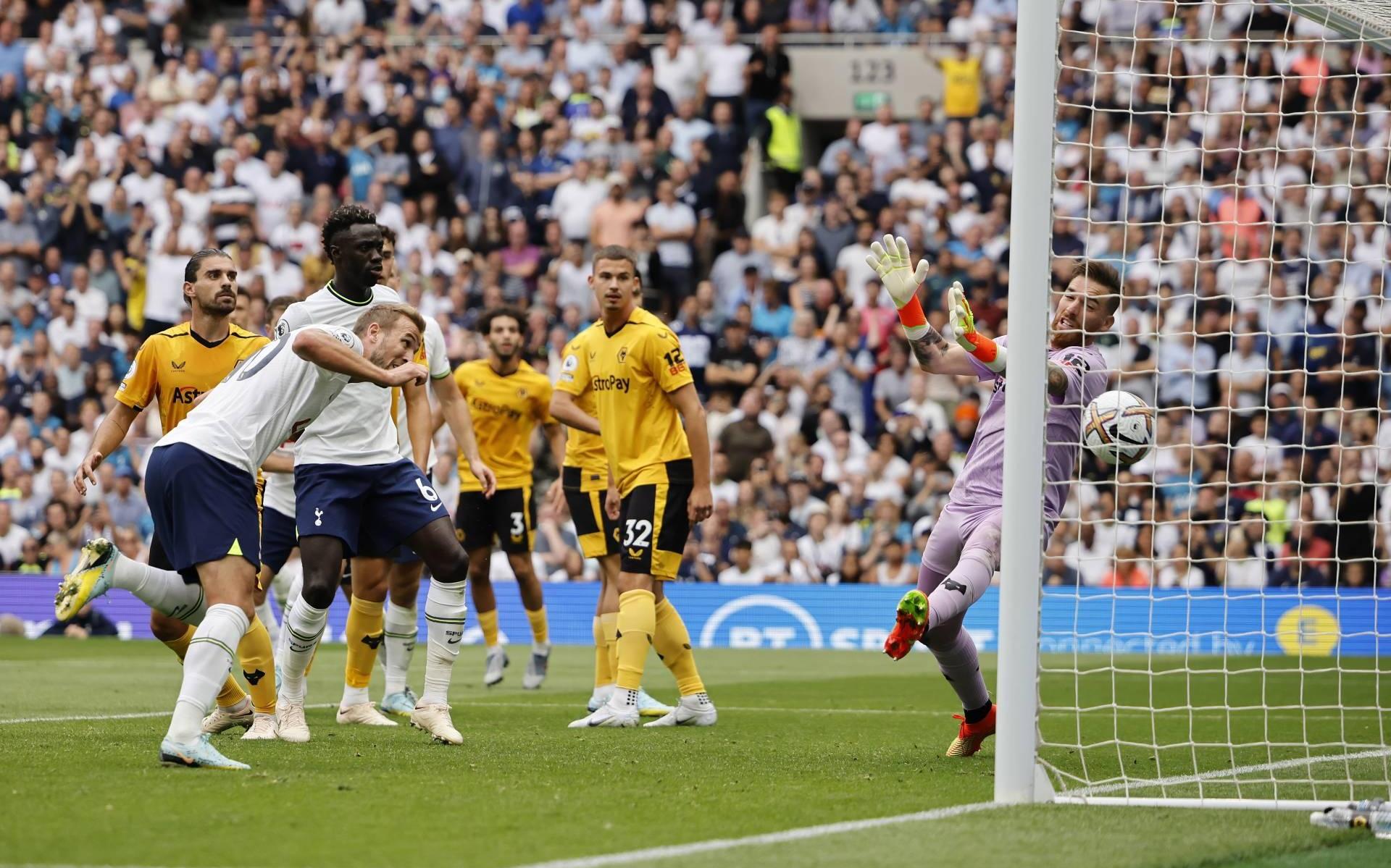 Kane breekt met 185e treffer record en helpt Spurs aan nipte zege ...