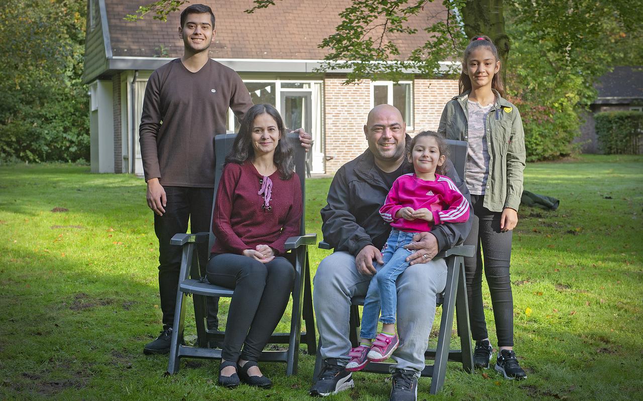 Tarek uit Syrië, met zijn vrouw Dima en hun drie kinderen