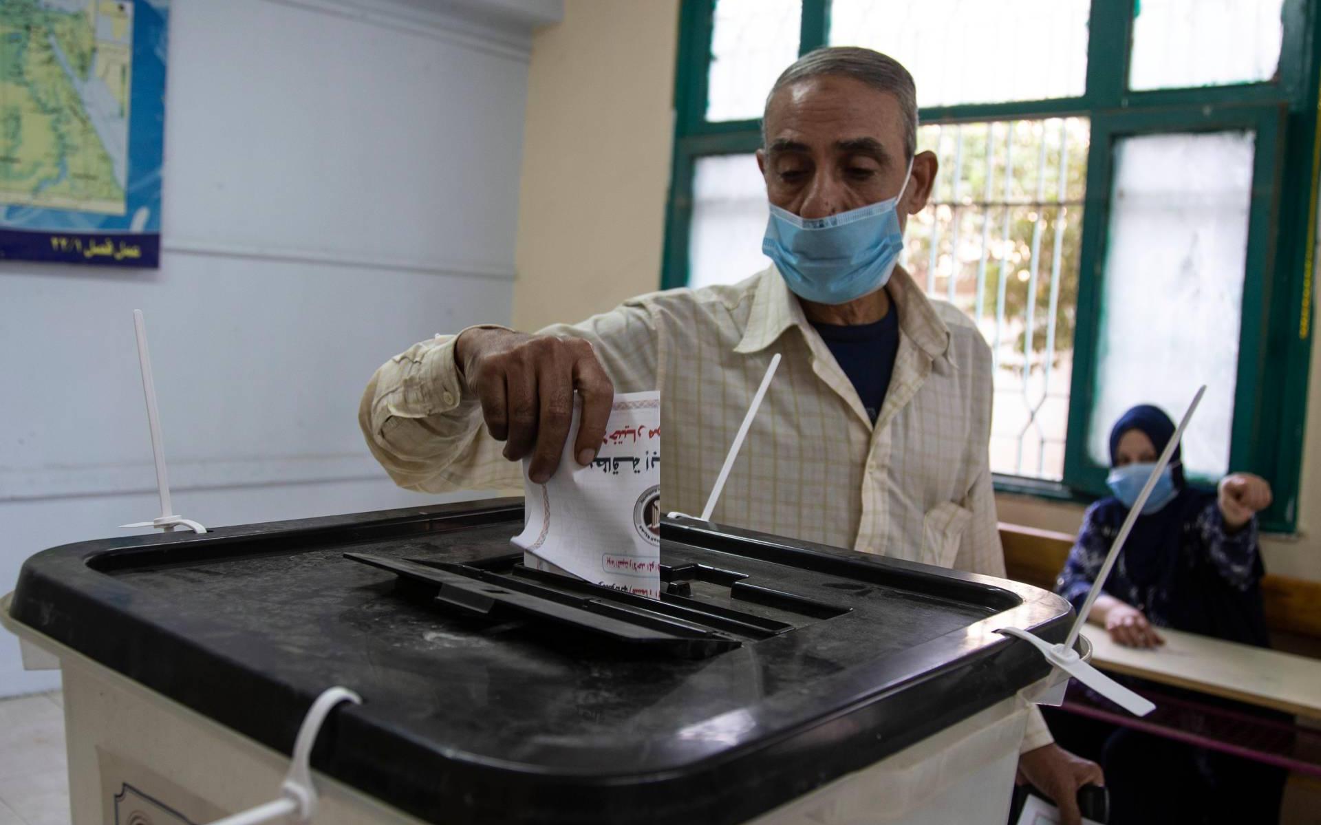 Egyptenaren kiezen nieuw parlement