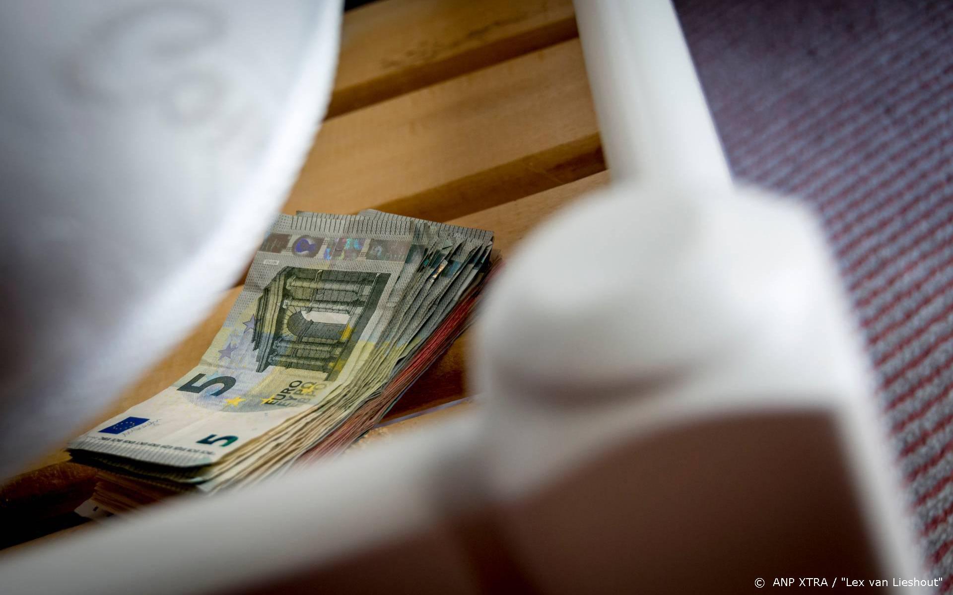 30.000 euro cash gevonden in doos voor kattenvoer in Wekerom