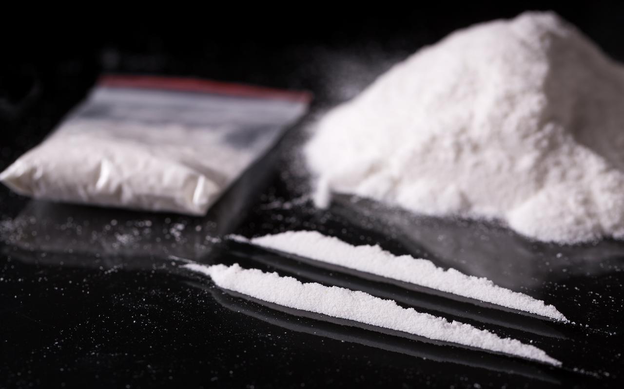 Een voormalig agent hoeft na de vondst van cocaine in zijn auto niet terug naar de gevangenis. Een voormalig agent hoeft na de vondst van cocaine in zijn auto niet terug naar de gevangenis.