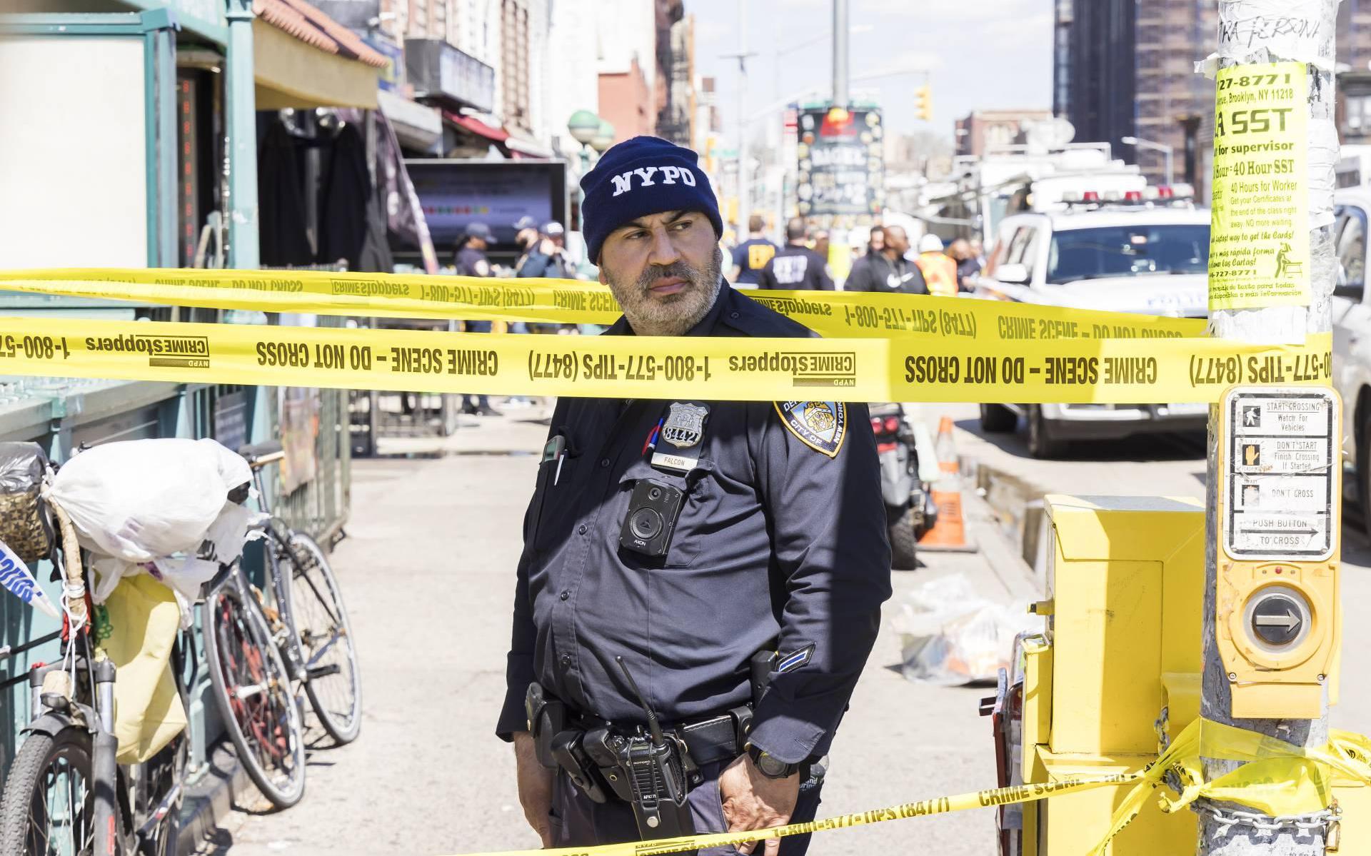 Politie New York maakt jacht op man van 62 na schietpartij metro
