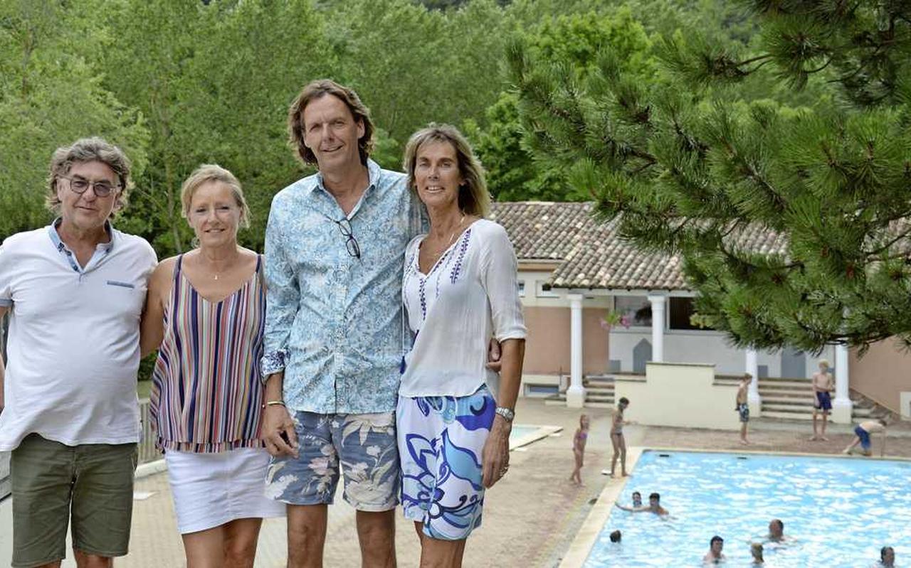 John en Nicole Deeben zien slechts een handjevol Fransen en één Nederlands stel op camping Le Gallo Romain in het Franse Drôme. „Normaal hebben we hier nu de grijze golf." John en Nicole Deeben zien slechts een handjevol Fransen en één Nederlands stel op camping Le Gallo Romain in het Franse Drôme. „Normaal hebben we hier nu de grijze golf."