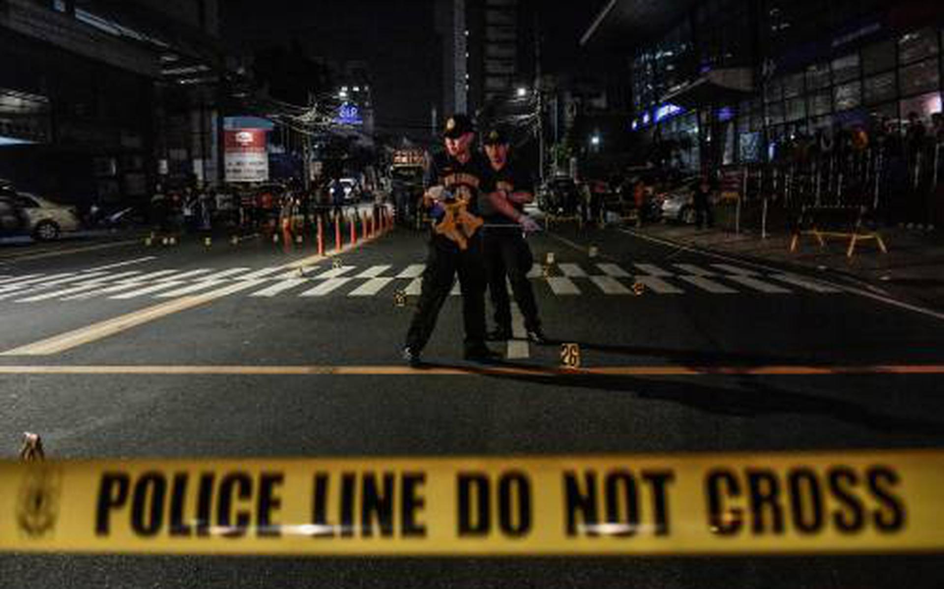 Doing lines. Police line do not Cross фото. The cops the line. Police line do not Cross где написано. Police line do not Cross gif.