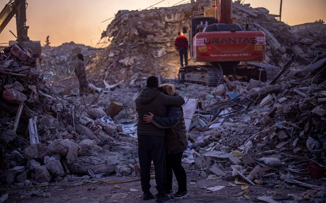 Het dodental van de aardbevingen stijgt in Turkije tot ruim 35.000