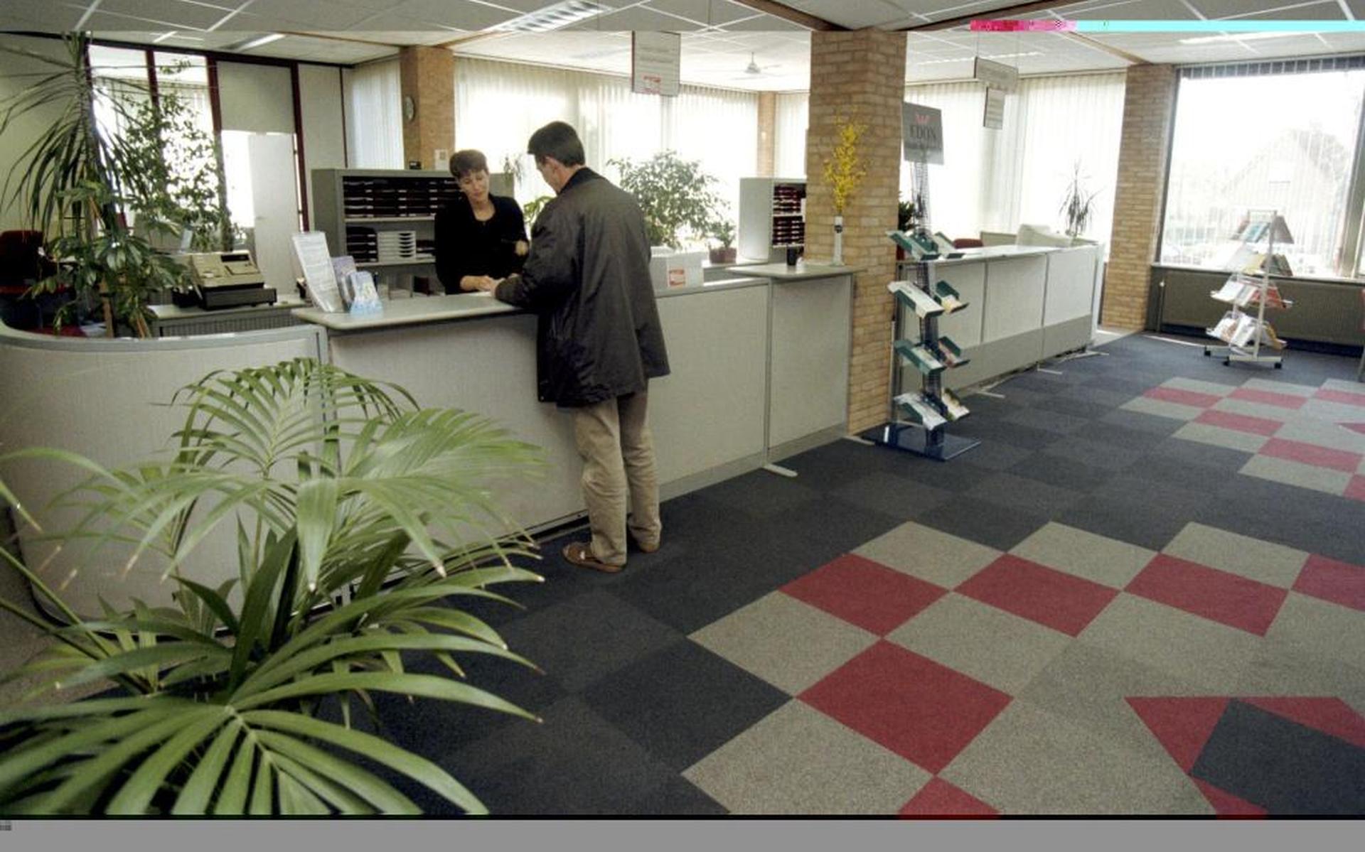 Ouderenloket in winkelcentrum Emmerhout in Emmen